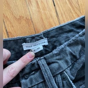 Good American high rise 90s straight jean. 28” inseam